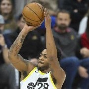 游刃有余！森萨博11中6砍半场最高16分加4板 三分7中4