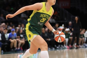 体育新闻-🎤媒体人：因为李月汝球迷更多关注WNBA，美国女篮统治力更强