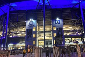 官方：汉堡对勒沃库森的比赛因天气原因取消，补赛日期待定