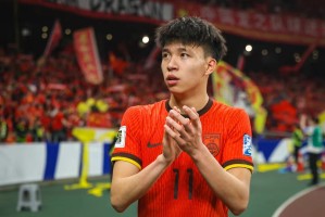 赛事直播-津媒：国足封训模拟100分钟中印战，伊万尝试将王钰栋放到中路